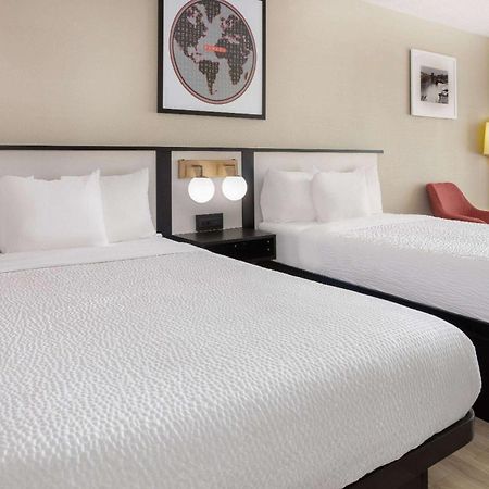 Ramada By Wyndham Rome - Verona Bagian luar foto