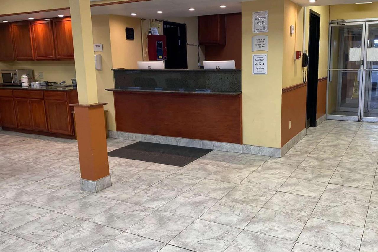 Ramada By Wyndham Rome - Verona Bagian luar foto