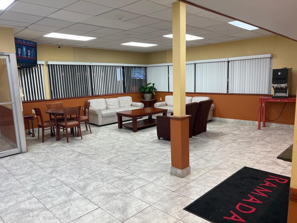 Ramada By Wyndham Rome - Verona Bagian luar foto