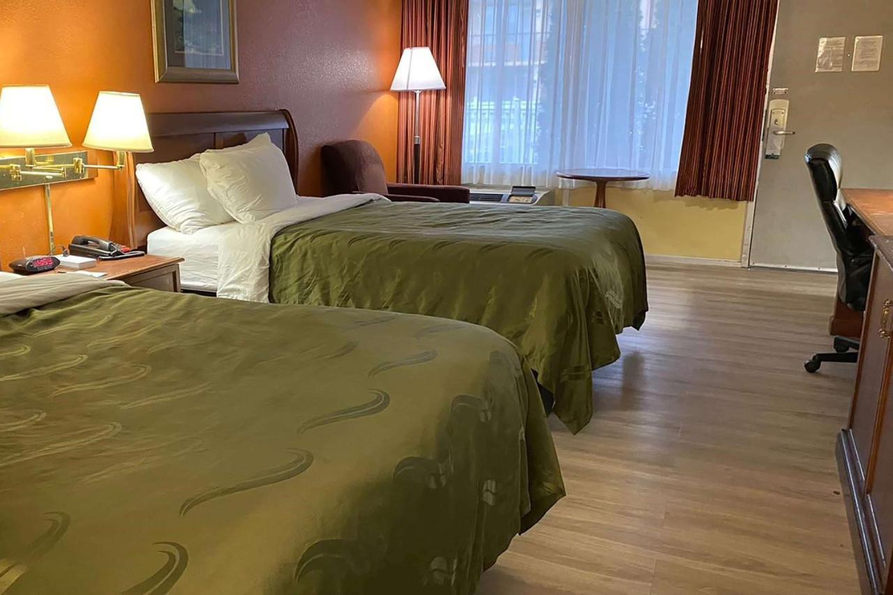 Ramada By Wyndham Rome - Verona Bagian luar foto