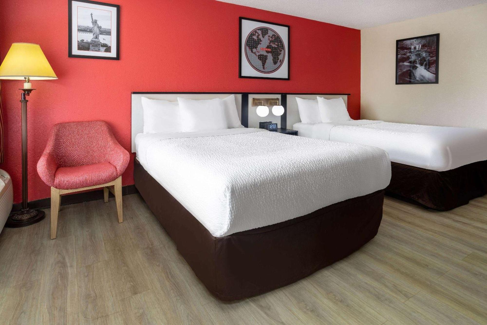 Ramada By Wyndham Rome - Verona Bagian luar foto