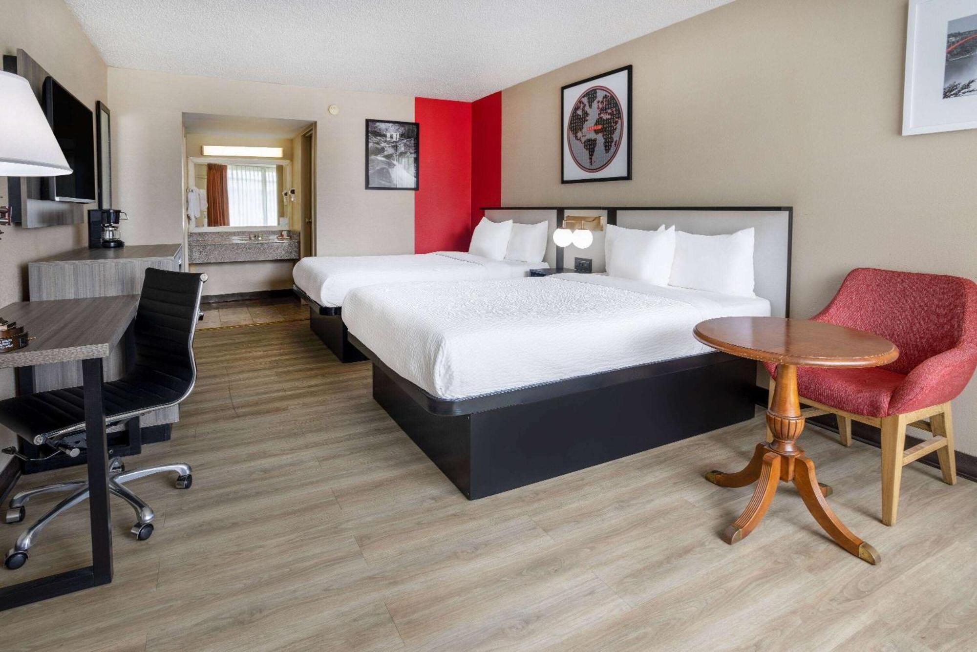 Ramada By Wyndham Rome - Verona Bagian luar foto
