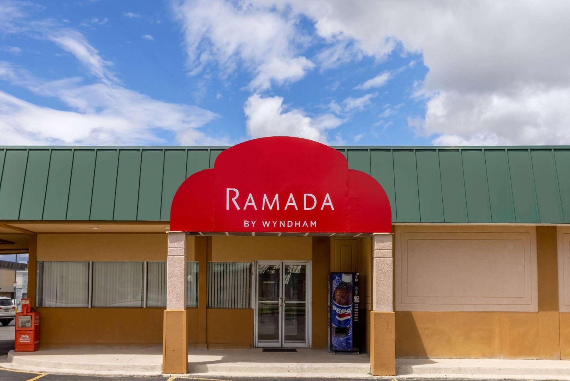 Ramada By Wyndham Rome - Verona Bagian luar foto