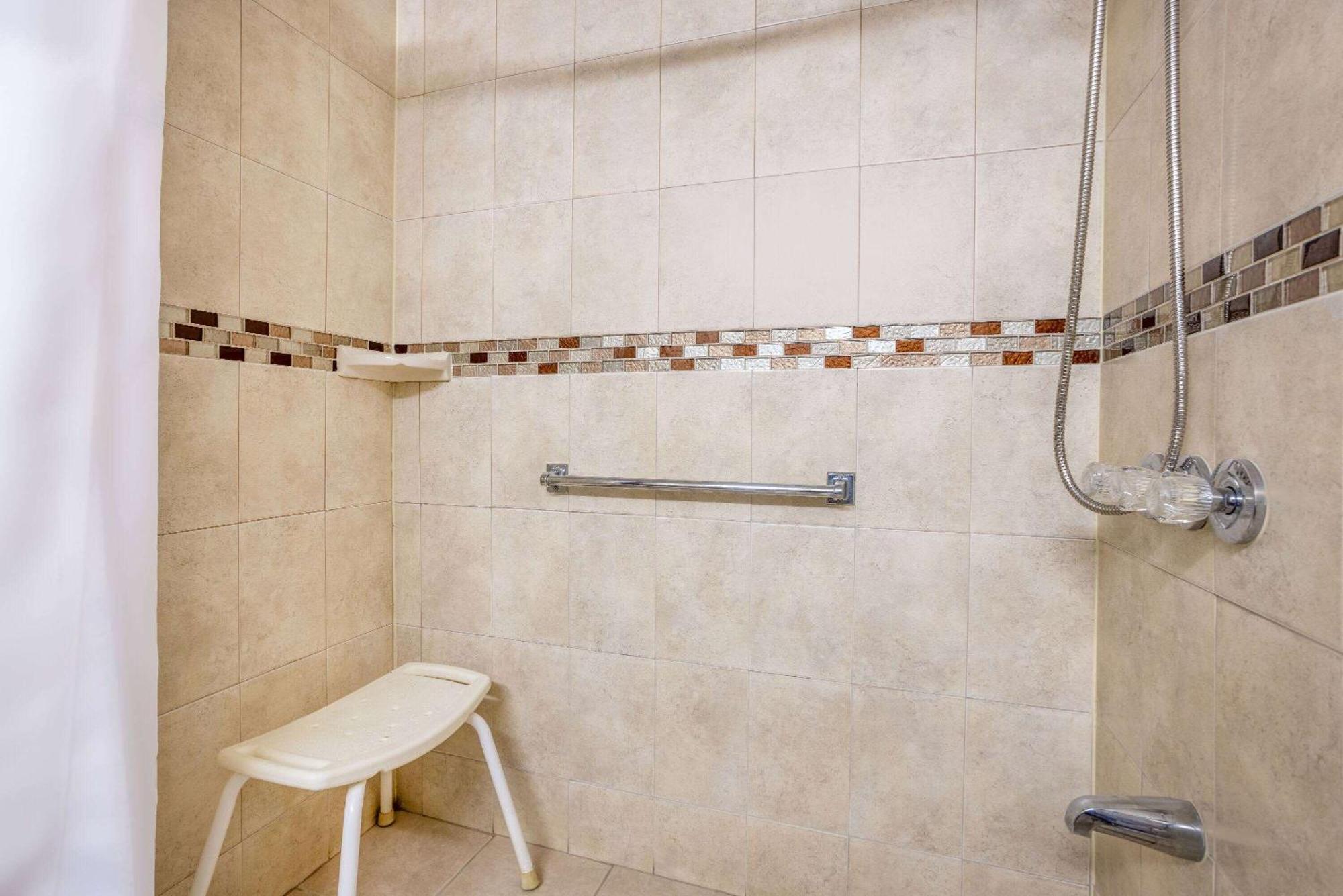 Ramada By Wyndham Rome - Verona Bagian luar foto