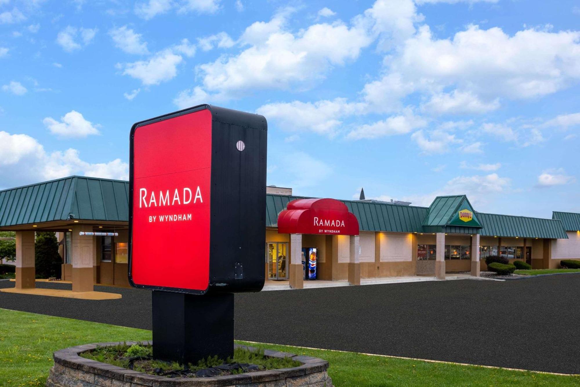 Ramada By Wyndham Rome - Verona Bagian luar foto
