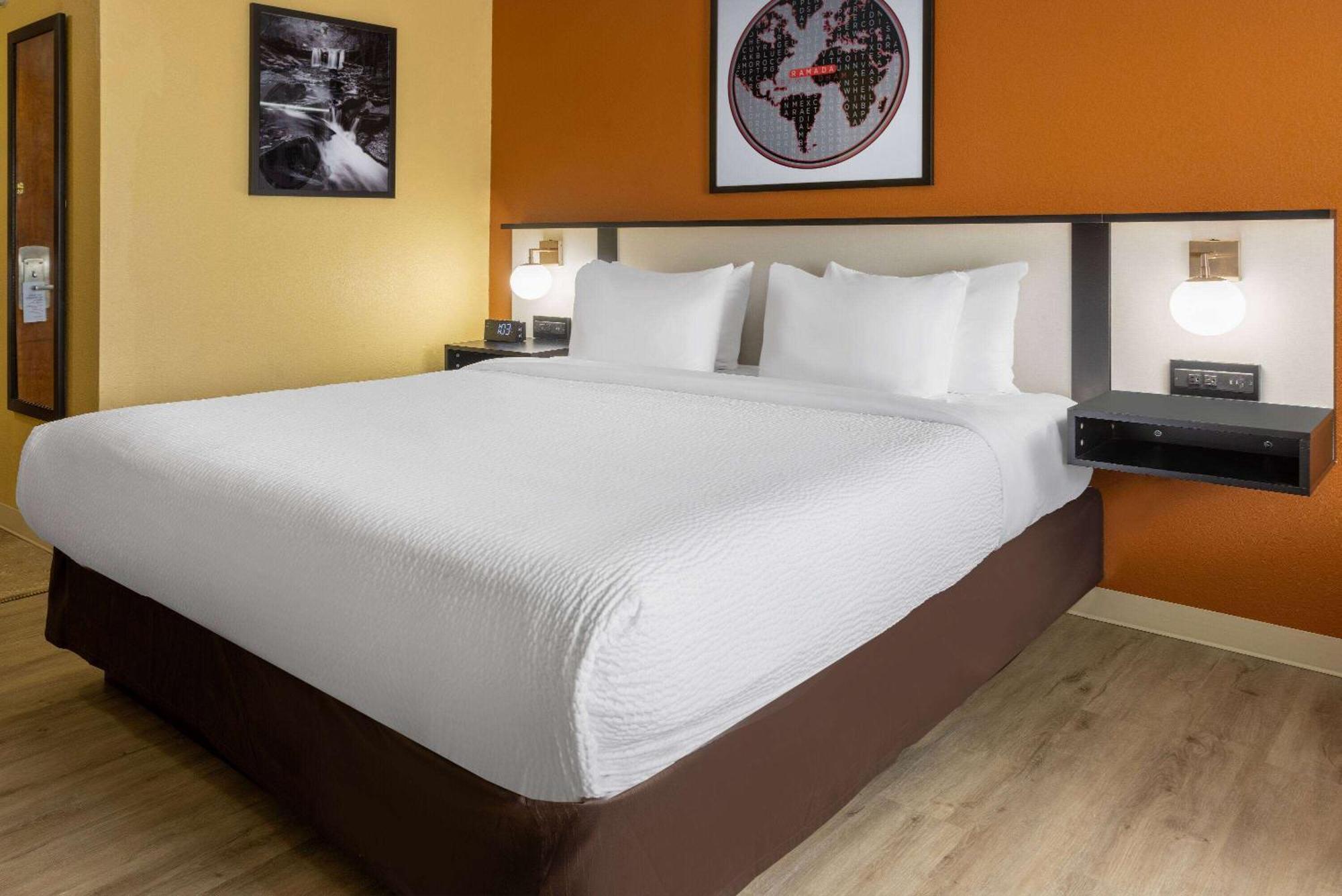 Ramada By Wyndham Rome - Verona Bagian luar foto