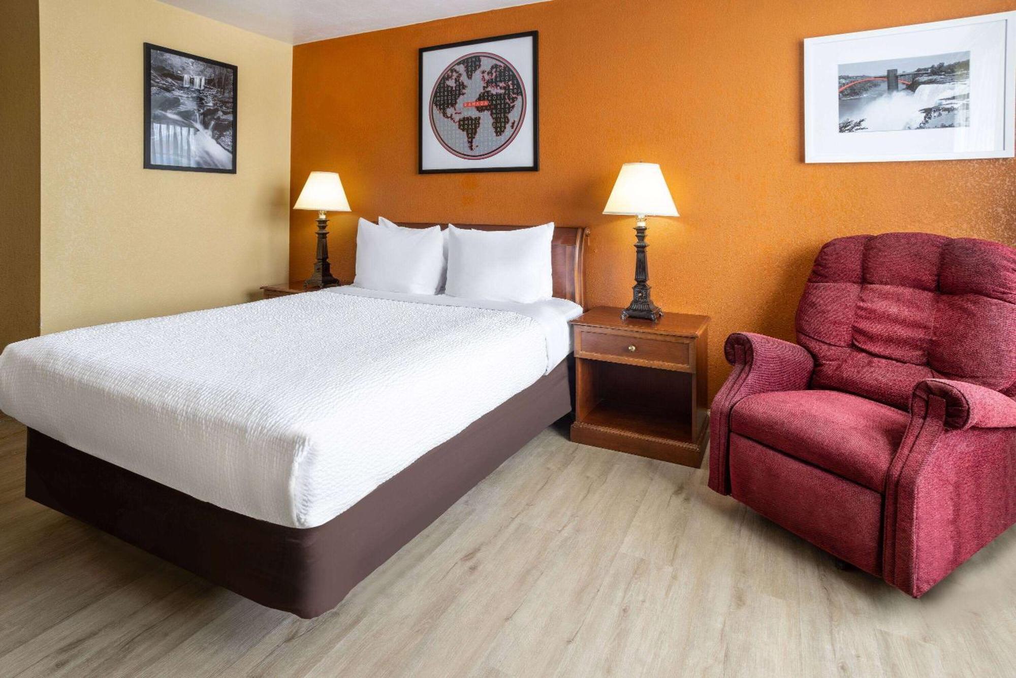 Ramada By Wyndham Rome - Verona Bagian luar foto