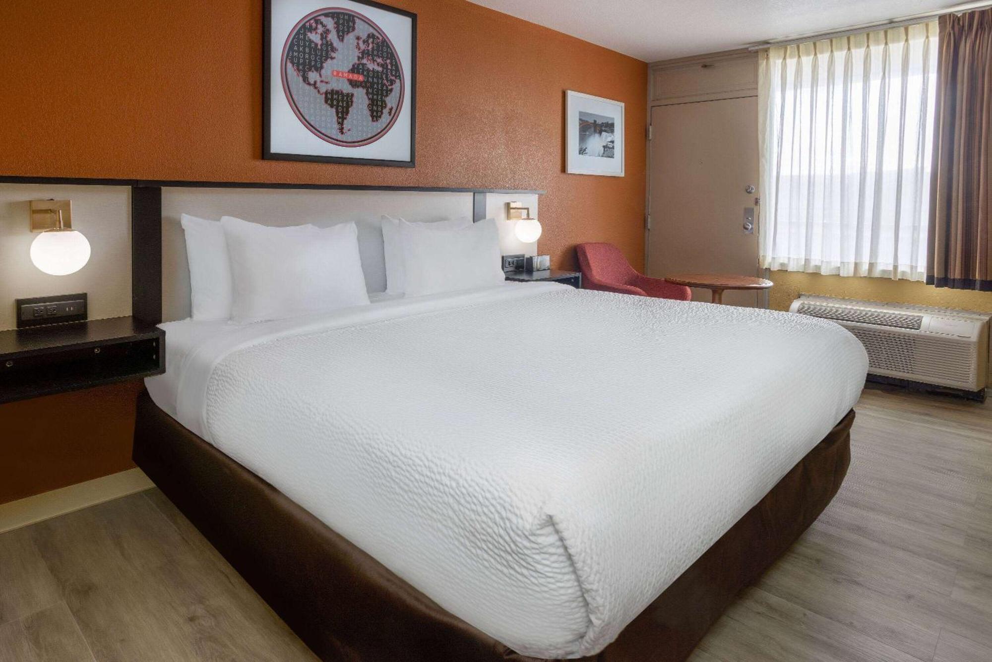 Ramada By Wyndham Rome - Verona Bagian luar foto
